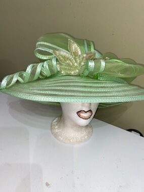 Beautiful Dress Hat / Church Hat by Essence
